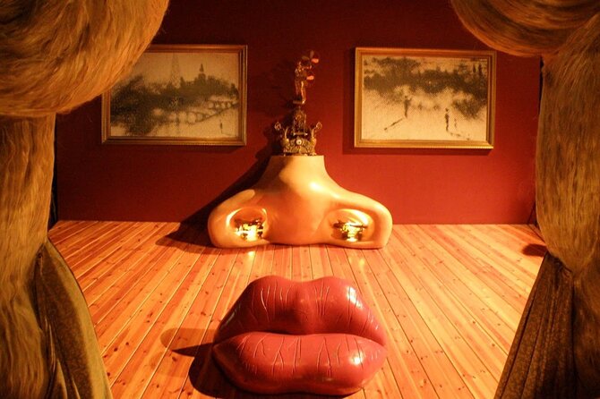 Girona & Dali Museum Small Group Tour with Pick-up from Barcelona - Inside the Dalí Theatre-Museum: why a guided visit helps
