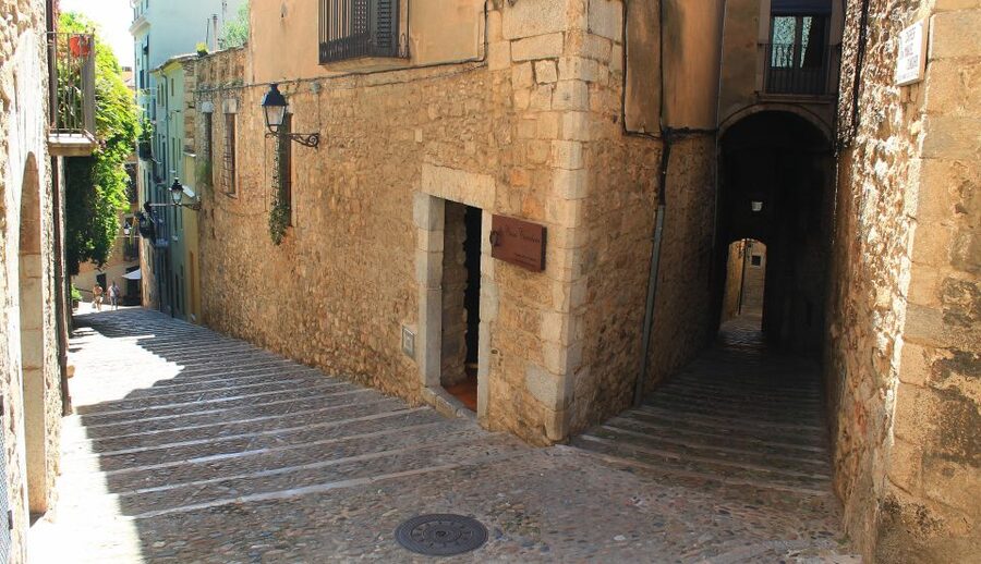 Girona: Small Group Walking Tour - Girona on foot: why this city works so well