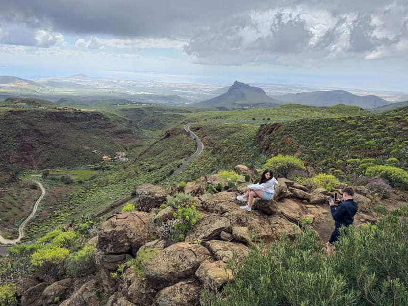 Gran Canaria: Red Gorge, Cave, Oasis Adventure Tour & Picnic - The palm oasis adventure path: photos plus a lesson about water
