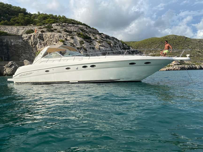 Gran Canaria: Shared yacht trip with drinks, lunch, and snorkeling - A smooth schedule with one main swimming window