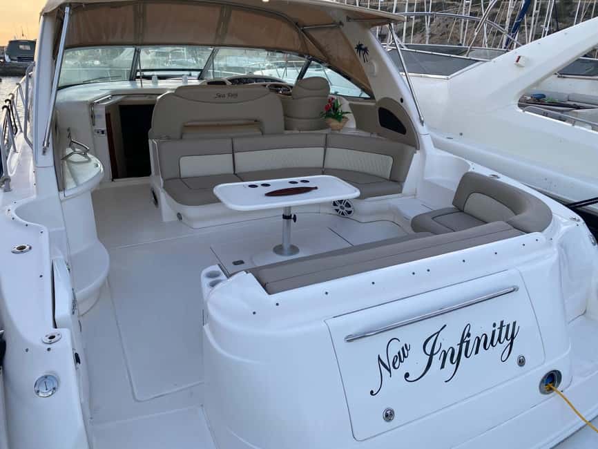 Gran Canaria: Shared yacht trip with drinks, lunch, and snorkeling - The included open bar and snack-lunch setup