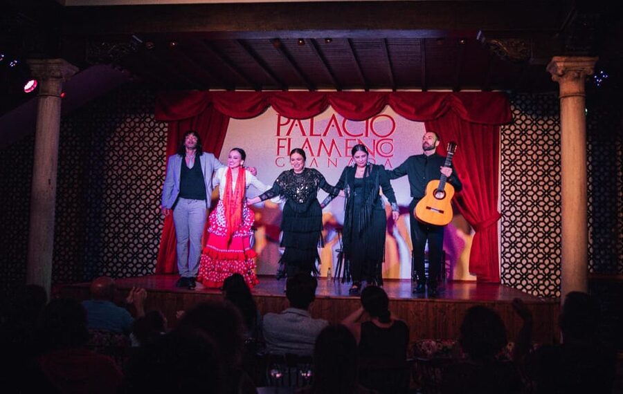 Granada: 1-Hour Traditional Flamenco Show at Palacio - Why the no-microphones rule is such a big deal