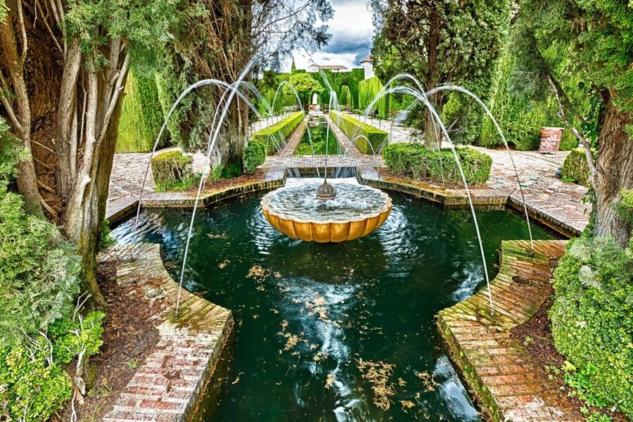 Granada: 3-Hour Alhambra and Generalife Gardens Guided Tour - Generalife Gardens: The Summer Palace That Feels Like a Break