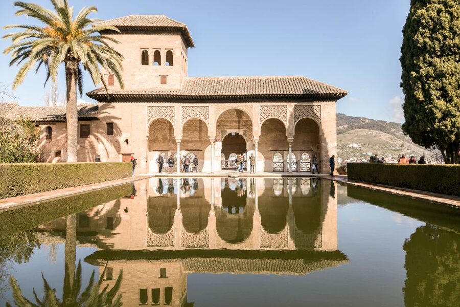 Granada: 3-Hour Alhambra and Generalife Gardens Guided Tour - Timing Realities: Limited Capacity Means You Should Plan Your Day Carefully
