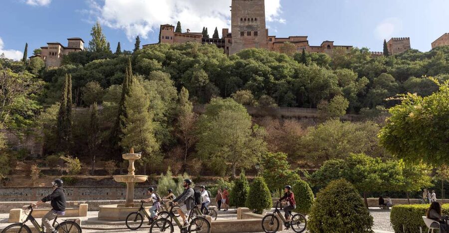 Granada: Albaicin and Sacromonte E-Bike Tour - Why an Albaicín and Sacromonte e-bike tour makes sense in Granada