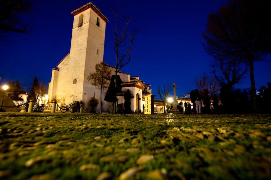 Granada: Albaicin and Sacromonte Evening Walking Tour - Key highlights that make this walk worth your evening