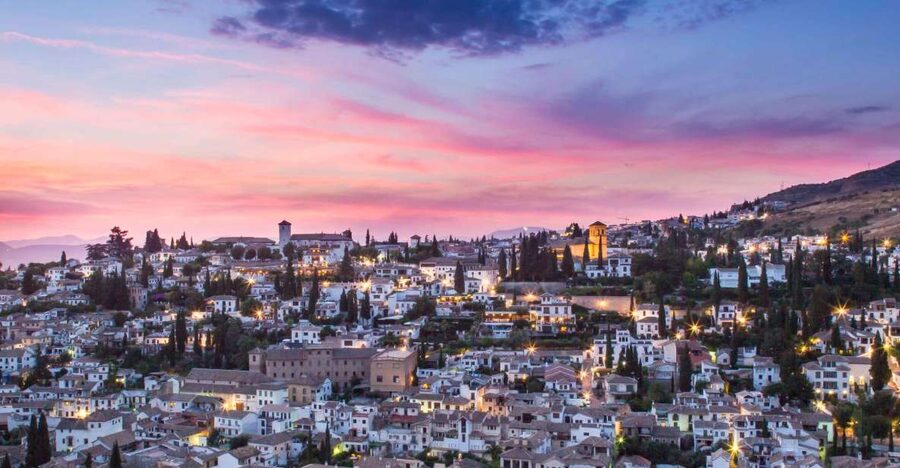 Granada: Albaicin and Sacromonte Evening Walking Tour - Starting at Plaza Isabel la Católica, the easy place to begin
