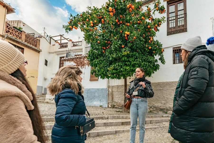 Granada: Albaicín and Sacromonte Guided Sunset Walking Tour - The San Nicolás Viewpoint Break: Where the Alhambra Looks Right There