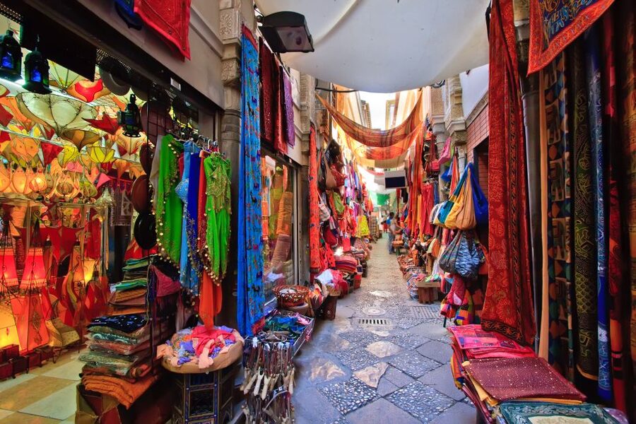 Granada: Albaicín and Sacromonte Walking Tour - Sacromonte: cave homes, Gypsy settlement, and flamenco culture