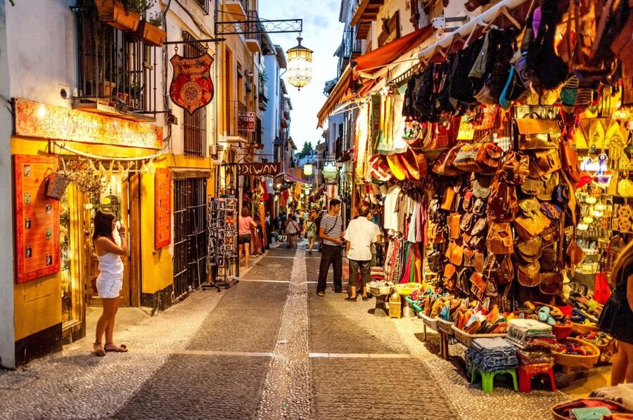 Granada: Albayzin and Sacromonte Walking Tour - Key highlights you should plan around