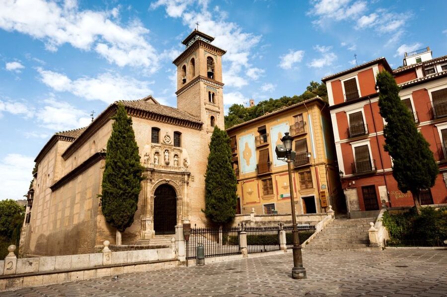 Granada: Albayzin and Sacromonte Walking Tour - Albayzín streets: a maze worth learning, not fighting
