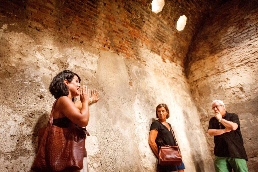 Granada: Albayzin and Sacromonte Walking Tour - Sacromonte caves: living heritage, not just a stage set