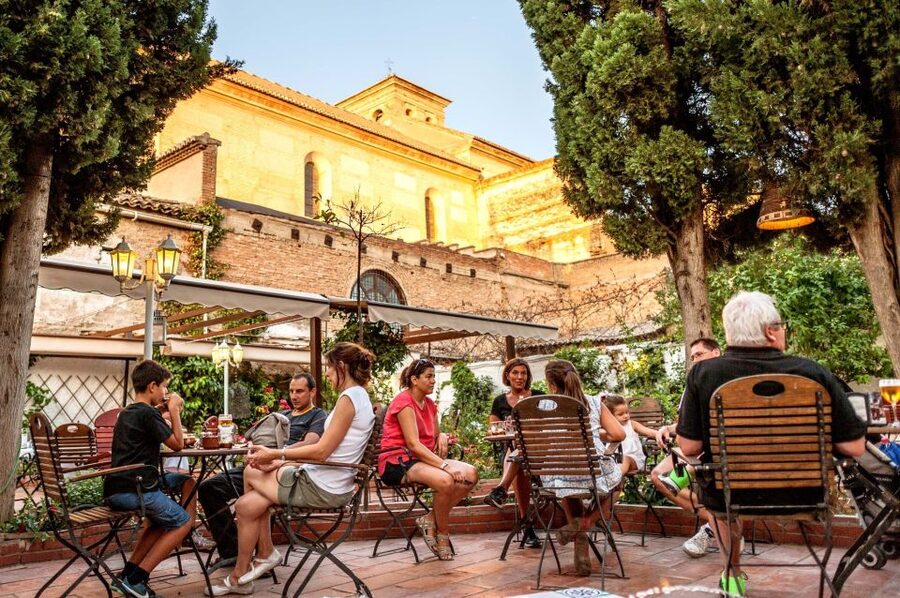 Granada: Albayzin and Sacromonte Walking Tour - How hard is the walk, really? Pace, hills, and footwear