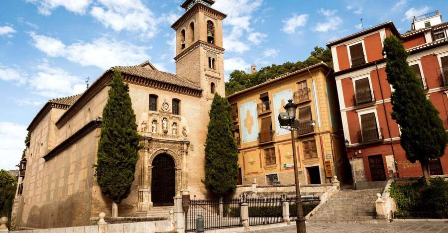 Granada: Albayzin and Sacromonte Walking Tour - Starting near Plaza Nueva, and why that matters