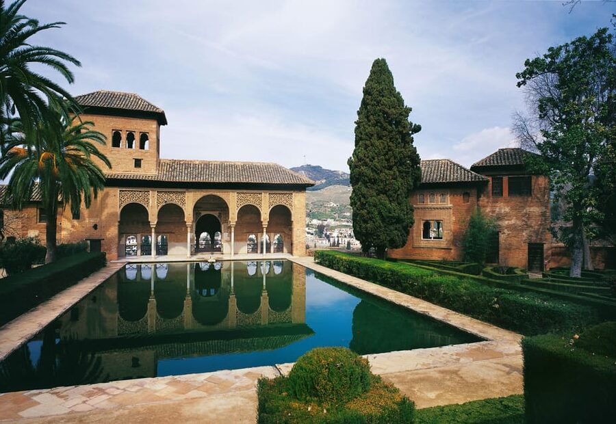 Granada: Alhambra, Alcazaba, and Nasrid Palaces Tour - Charles V and the Moorish-Renaissance mix you will actually notice