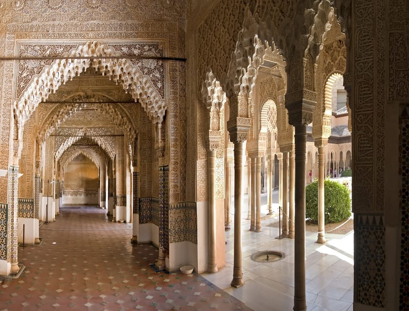 Granada: Alhambra and Albaicín Small Group Tour - Quick takeaways