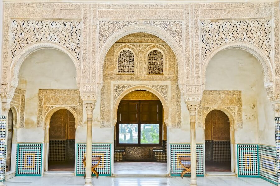 Granada: Alhambra and Albaicín Small Group Tour - Should You Book This Tour or Not?