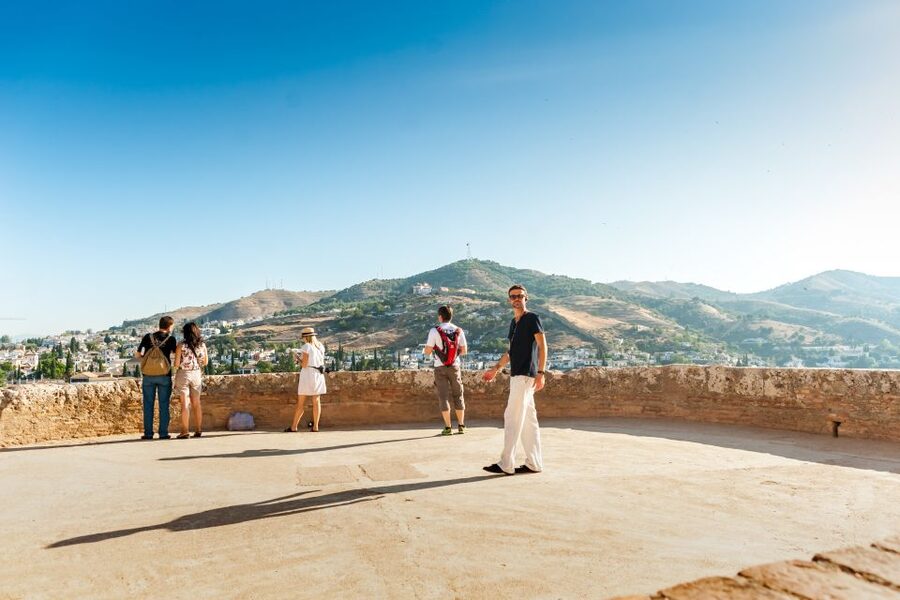 Granada: Alhambra and Generalife Garden Ticket & Guided Tour - Quick hits before you go