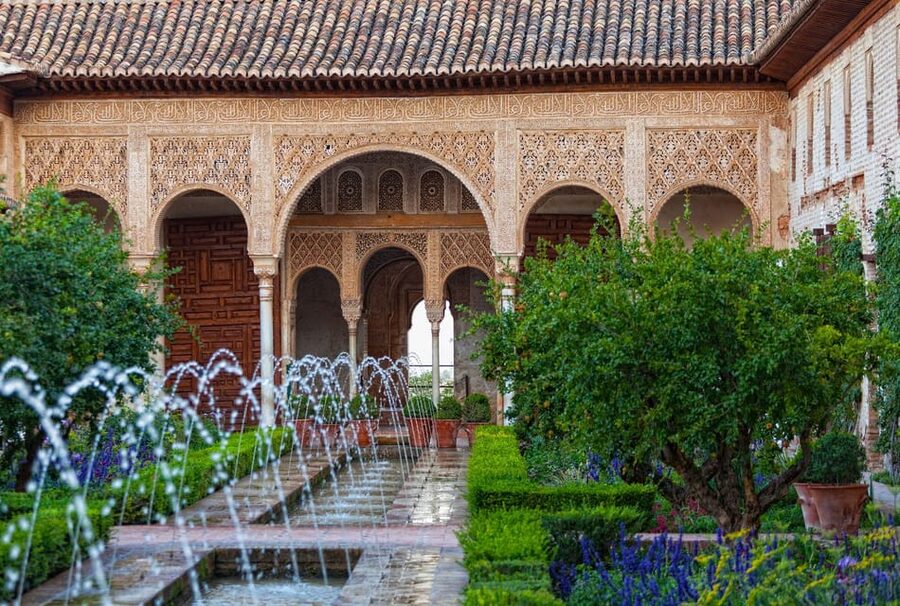 Granada: Alhambra and Generalife Garden Ticket & Guided Tour - Alcazaba: the fortress feeling and the best “see it from here” moment