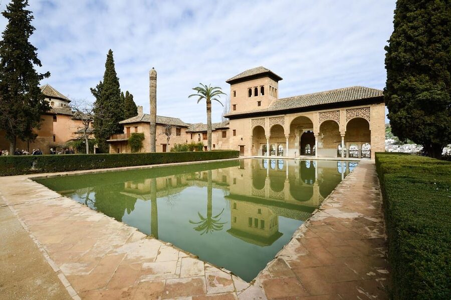 Granada: Alhambra and Generalife Garden Ticket & Guided Tour - Guides and listening gear: how this beats a DIY scramble