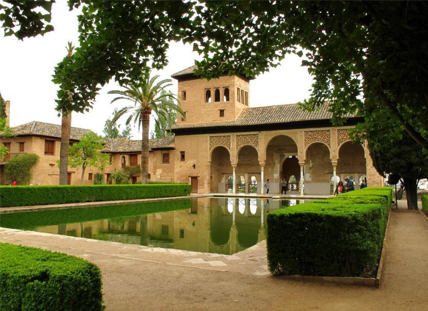 Granada: Alhambra and Generalife Gardens Guided Tour - Skip-the-line tickets: what $44 buys you