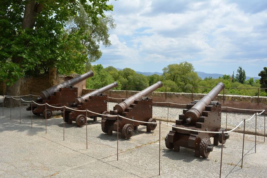 Granada: Alhambra and Generalife Gardens Guided Tour - Alcazaba: defensive walls with a big-picture viewpoint