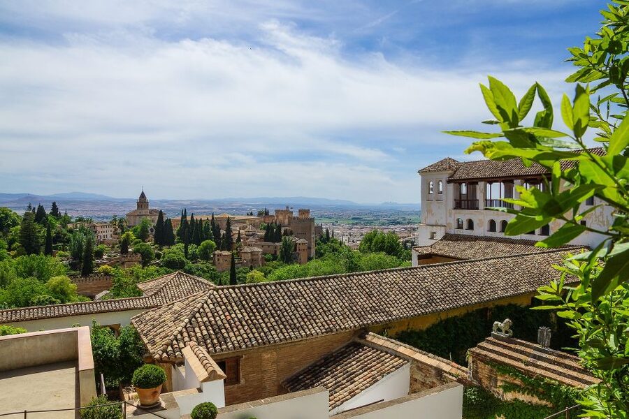 Granada: Alhambra and Generalife Gardens Guided Tour - Palace Arcade, Rauda, Yusuf III Palace, and Paseo de las Torres