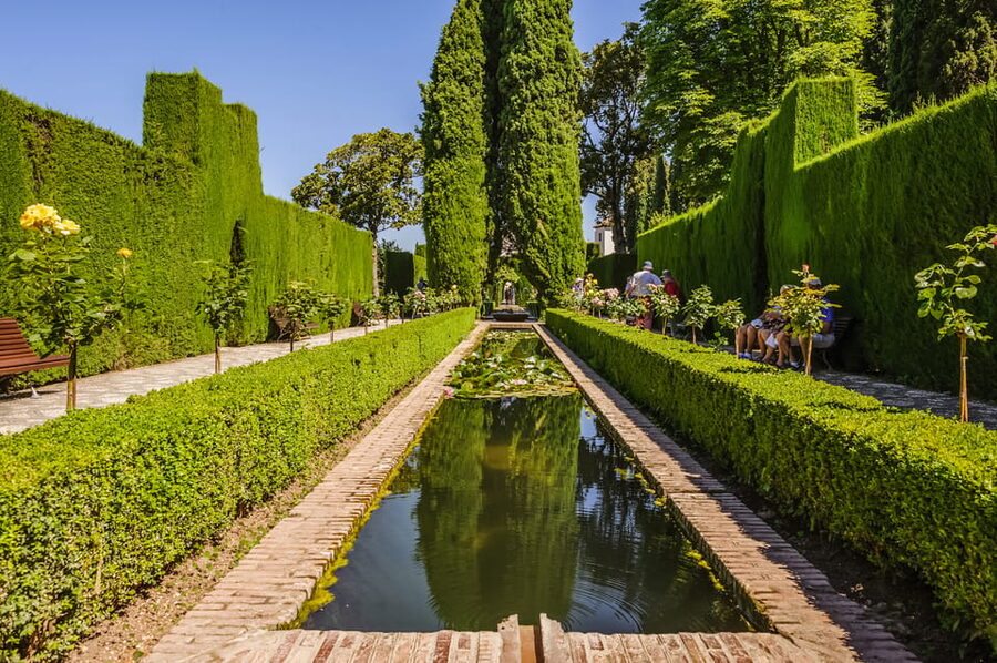 Granada: Alhambra and Nasrid Palaces Entry Ticket - Generalife Gardens: where the pace cools down