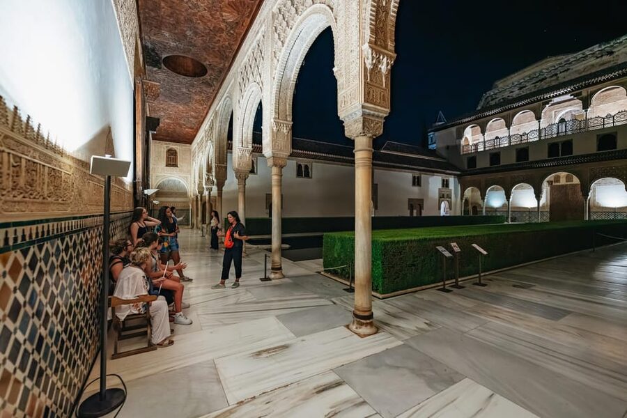 Granada: Alhambra and Nasrid Palaces Guided Tour at Night - Crowd control and the small-group advantage (even with shared tours)