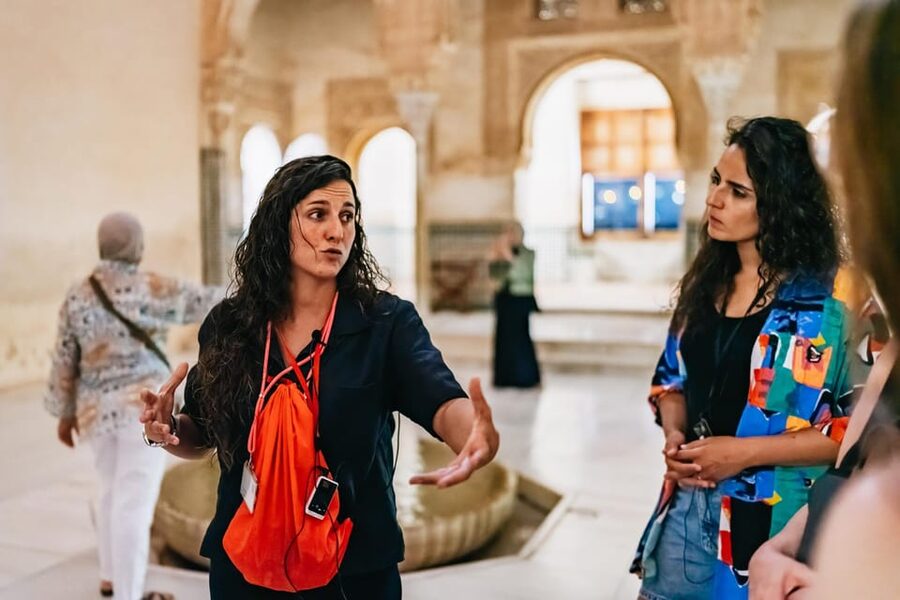Granada: Alhambra and Nasrid Palaces Guided Tour at Night - Tour duration and pacing: 1.5 hours is just enough