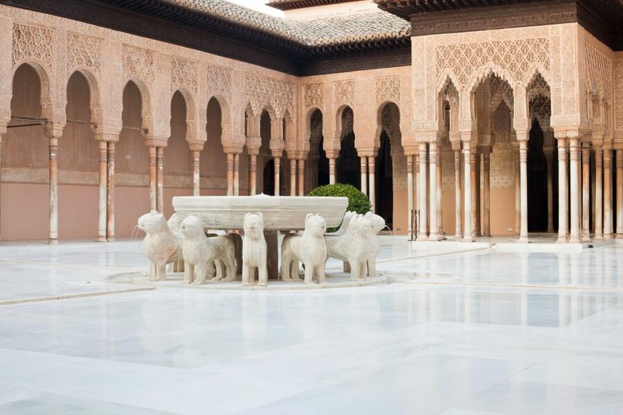 Granada: Alhambra and Nasrid Palaces Small Guided Tour - Alhambra at a Walkable Pace: How the Route Keeps You Oriented
