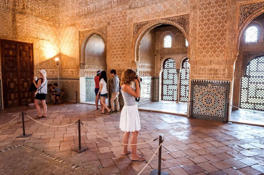 Granada: Alhambra Complex Guided Tour Options - Generalife Gardens: Moorish leisure that cools your brain