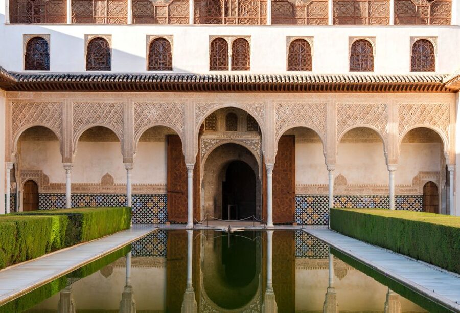 Granada: Alhambra Complex Guided Tour with Ticket - Who this Alhambra tour suits best