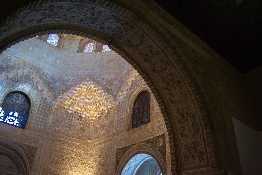 Granada: Alhambra Complex Guided Tour with Ticket - Alcazaba and the medina vestiges: climb with context, not just effort