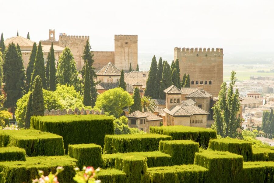 Granada: Alhambra Gardens, Generalife & Alcazaba Guided Tour - Meeting at the Welcome Visitor Center and Getting Time Back