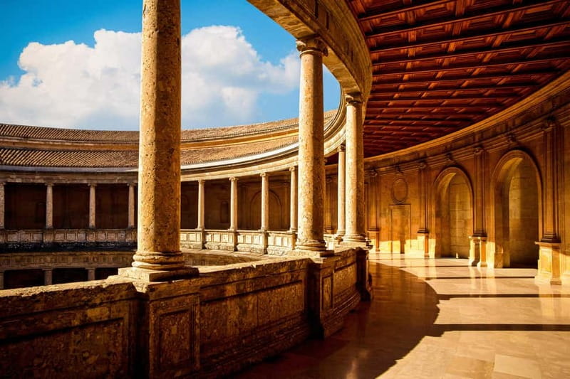 Granada: Alhambra, Generalife & Nasrid Palaces Guided Tour - Why the Alhambra works best with a guide