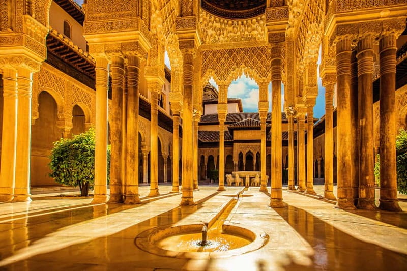 Granada: Alhambra, Generalife & Nasrid Palaces Guided Tour - Palace of Charles V: the Renaissance counterpoint