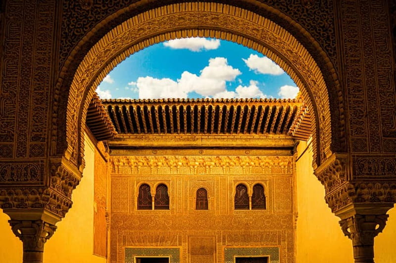 Granada: Alhambra, Generalife & Nasrid Palaces Guided Tour - Generalife: fountains, flowers, and a break from the palace feel
