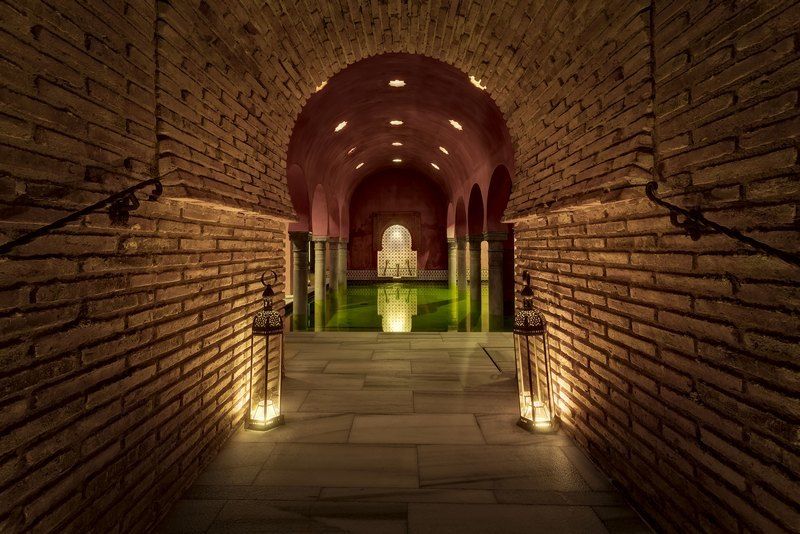Granada: Alhambra Guided Tour and Arabian Bath and Massage - Alhambra plus an Arabian hammam, the smart pairing