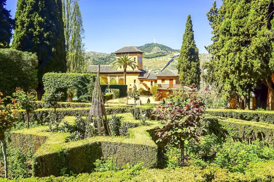 Granada: Alhambra Guided Tour and Arabian Bath and Massage - Nasrid Palaces: the 1-hour block that makes it click