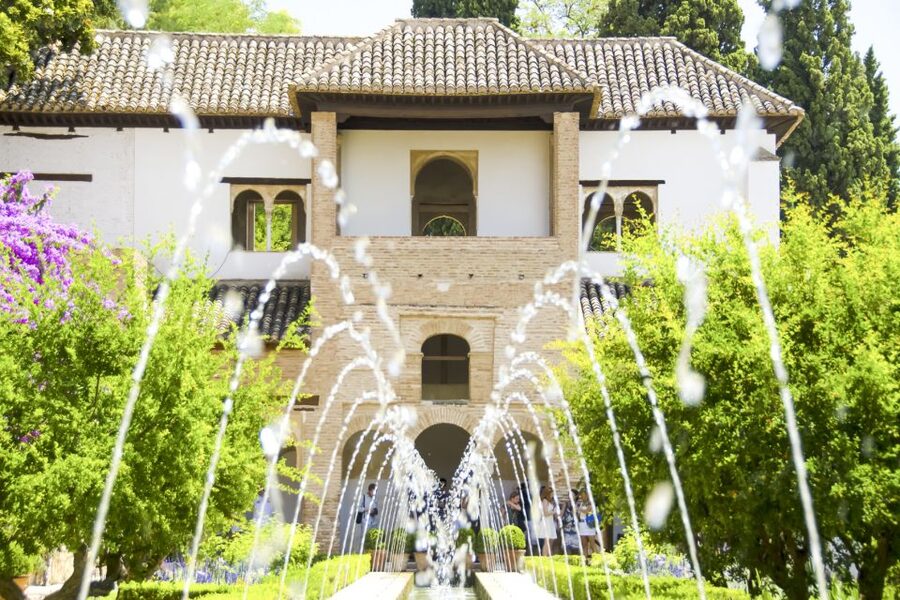 Granada: Alhambra Guided Tour and Arabian Bath and Massage - Alcazaba fortress: views and a reality check