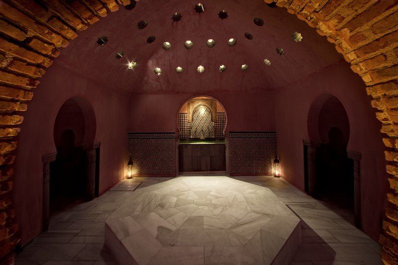 Granada: Alhambra Guided Tour and Arabian Bath and Massage - Hotel pickup in Granada: how the day usually starts