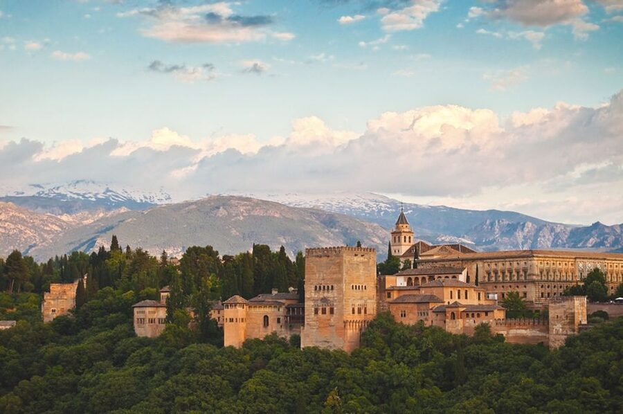 Granada: Alhambra Guided Tour with Nasrid Palaces - Key points before you go
