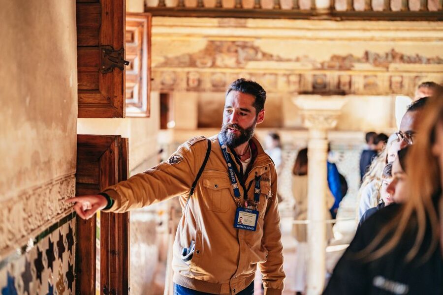 Granada: Alhambra Guided Tour with Nasrid Palaces & Gardens - Alcazaba fortress and Torres Bermejas: the climb that pays off
