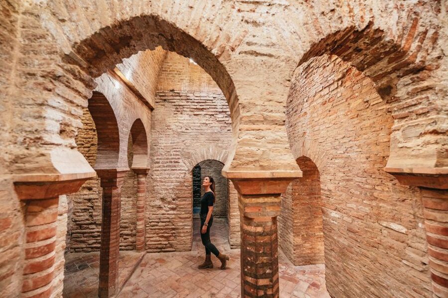Granada: Alhambra Guided Tour with Nasrid Palaces & Gardens - Generalife Gardens: the king’s escape that feels quieter by design