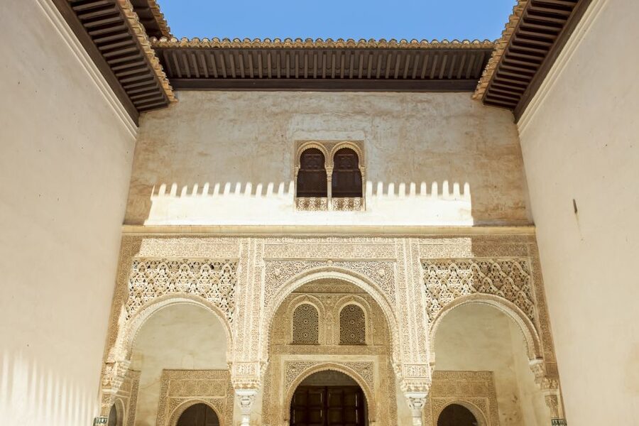 Granada: Alhambra, Nasrid, and Generalife Private Tour - Entering Alhambra without the crush at the main gate
