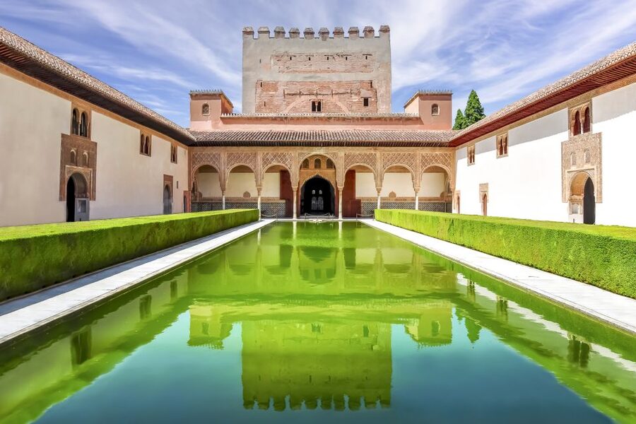Granada: Alhambra, Nasrid, and Generalife Private Tour - Meeting point, ID, and timing so you do not get stressed