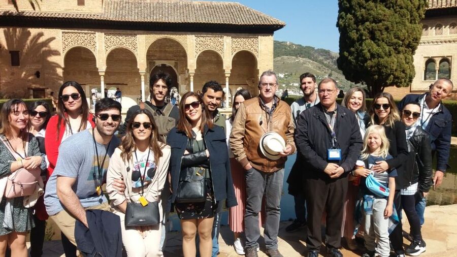 Granada: Alhambra, Nasrid Palaces, & Generalife Guided Tour - Group Size and Language: What Can Affect Your Experience