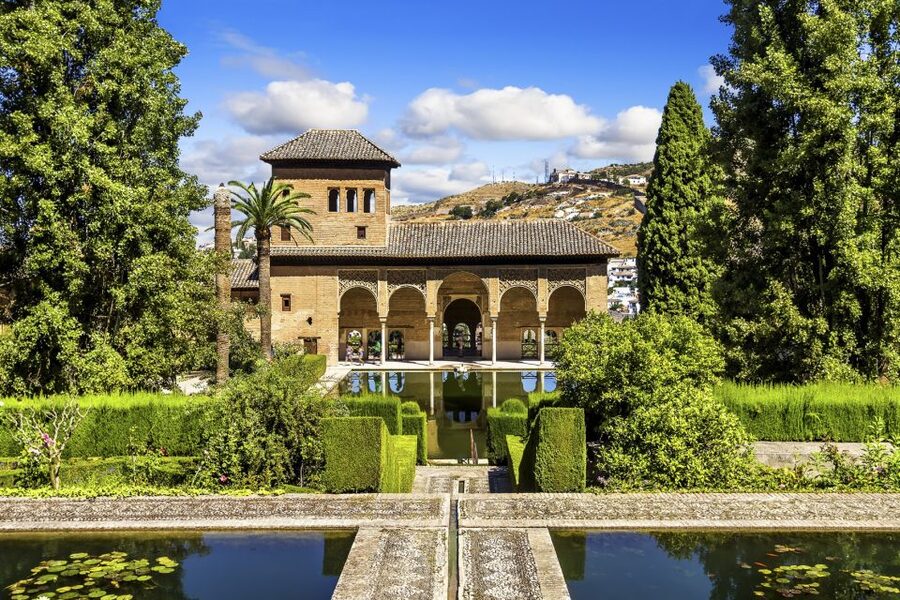 Granada: Alhambra, Nasrid Palaces, & Generalife Guided Tour - What to Pack for a 3 Hour Alhambra Circuit