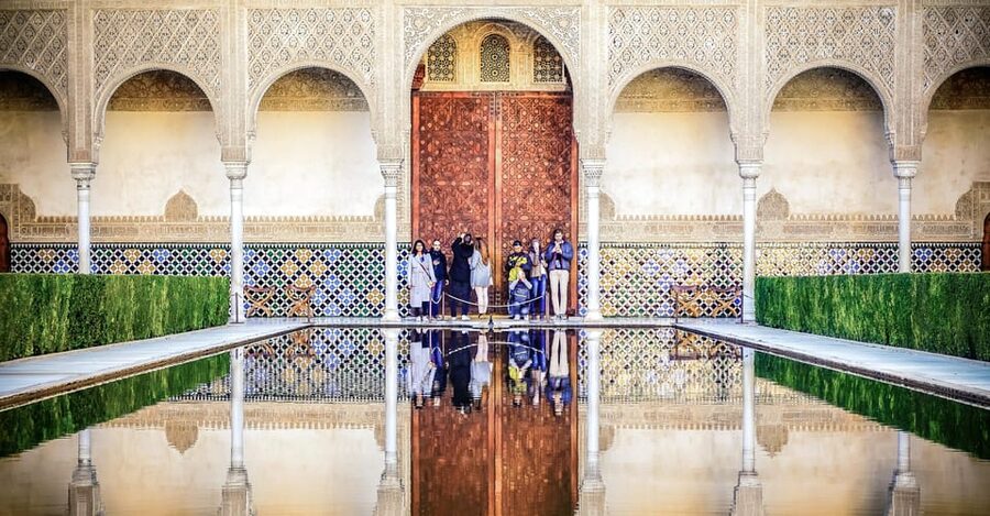 Granada: Alhambra & Nasrid Palaces Small Group Guided Tour - How the 3-hour visit actually fits together